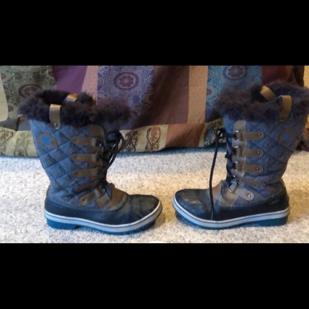 Sorel Gray & Tan Caribou Lace Up Fur Trim Boots